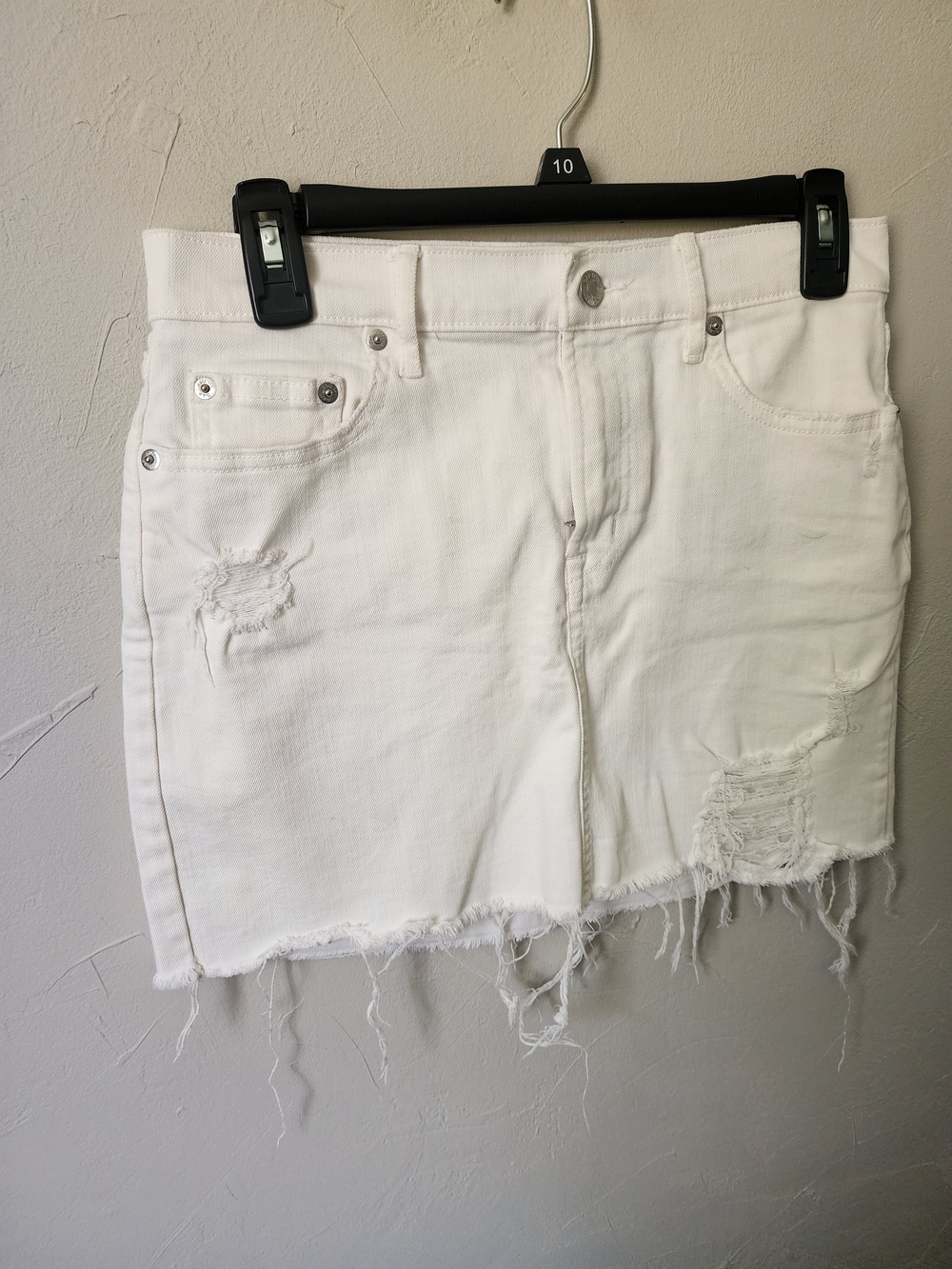 GAP White Distressed Denim Mini Skirt Size 26R